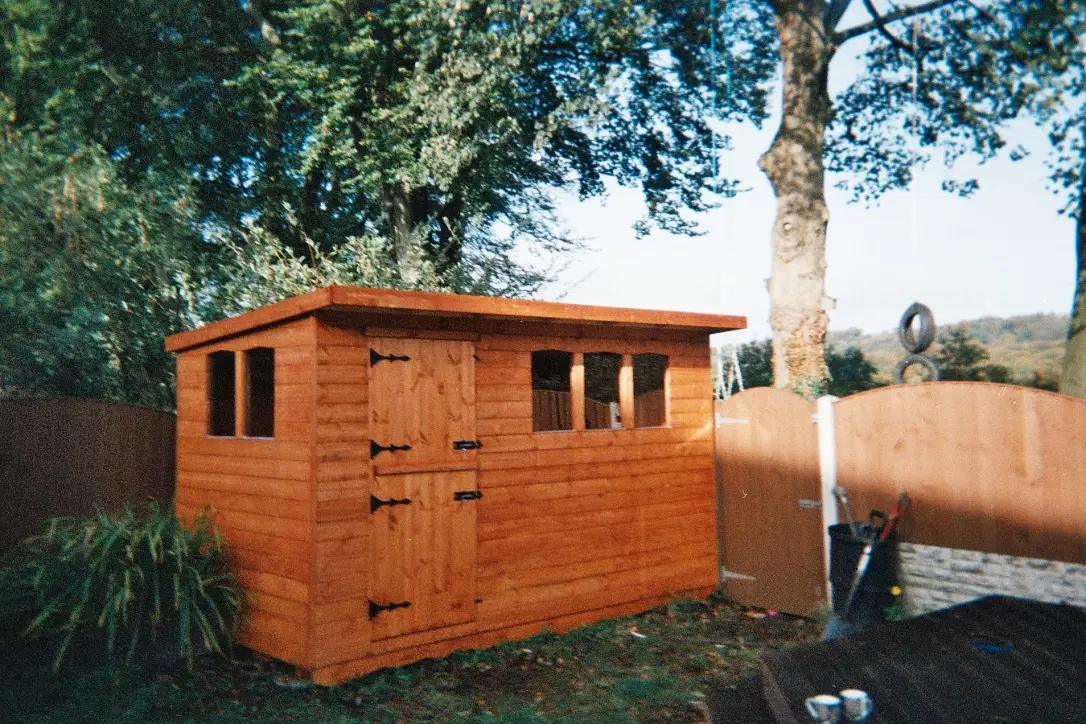 DRY GARDEN SHEDS - GARDEN SHED WITH A SPLIT DOOR BY LANCASHIRE SUMMERHOUSES OUR BUILDINGS ARE GUARANTEED DRY INSIDE FROM RAIN.