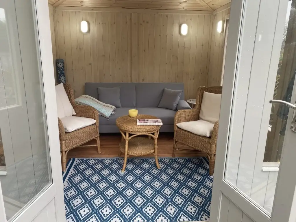 SUMMERHOUSE INTERIOR VIEW