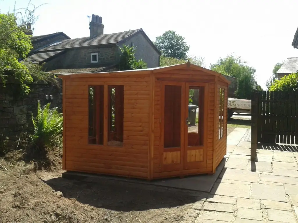 LANCASHIRE SUMMERHOUSE - APEX CORNER SUMMERHOUSE