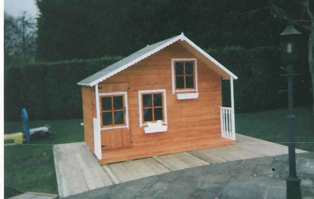 TWO STOREY CHILDS PLAY HOUSE