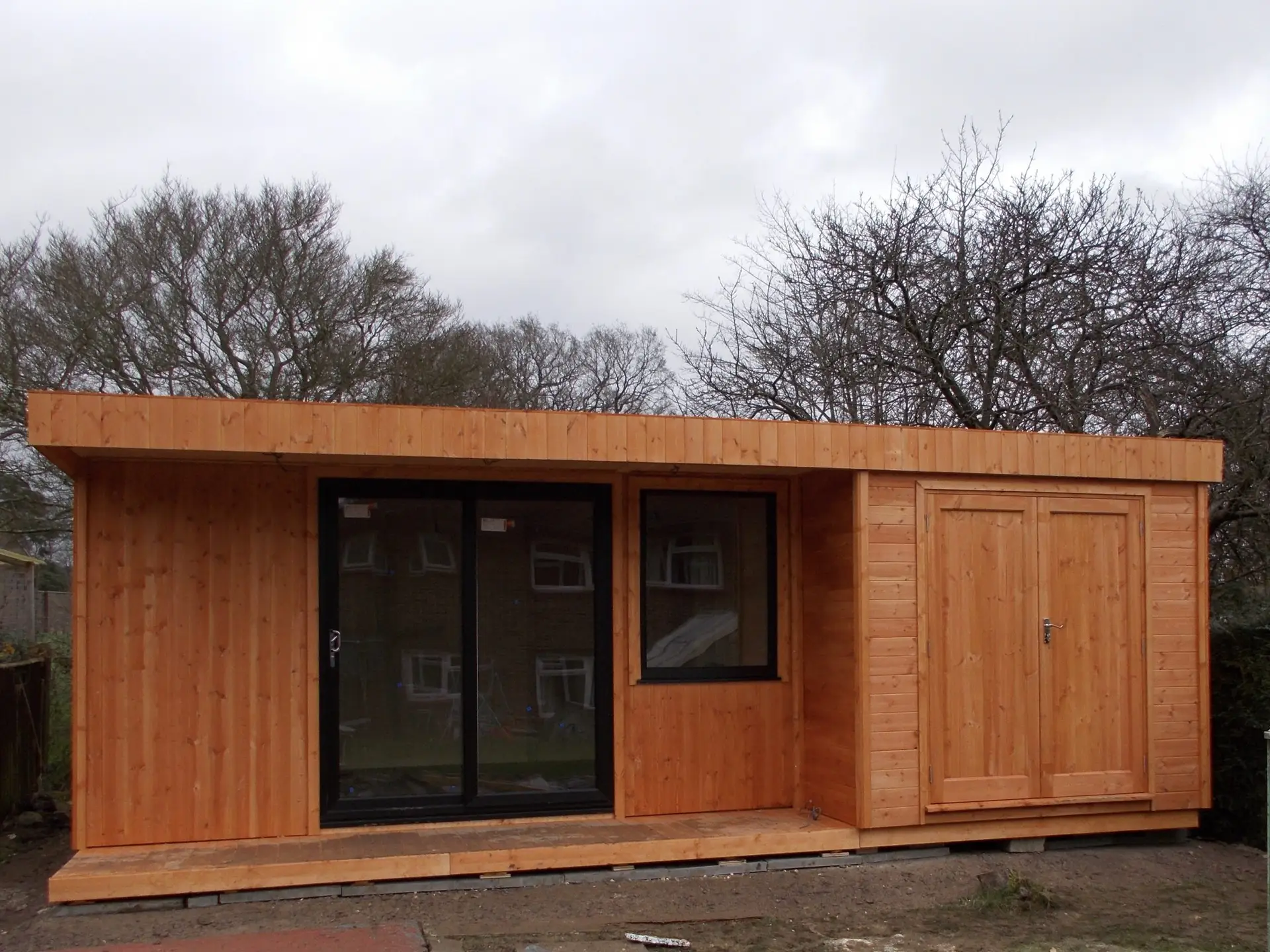 BESPOKE SUMMERHOUSE AND STORE